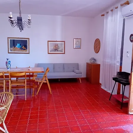 A Due Passi Dal Mare 度假居 瓦雷多利亚